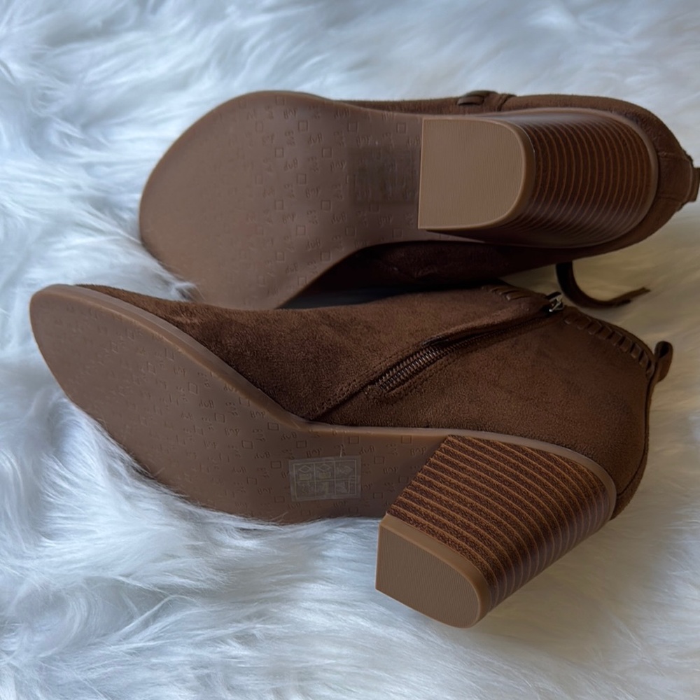 *sold*DV by Dolce Vita Brown Ankle Booties with Side Zipper - Picture 4 of 7